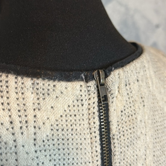 Elegant Cream Sleeveless Dress - Picture 5 of 7